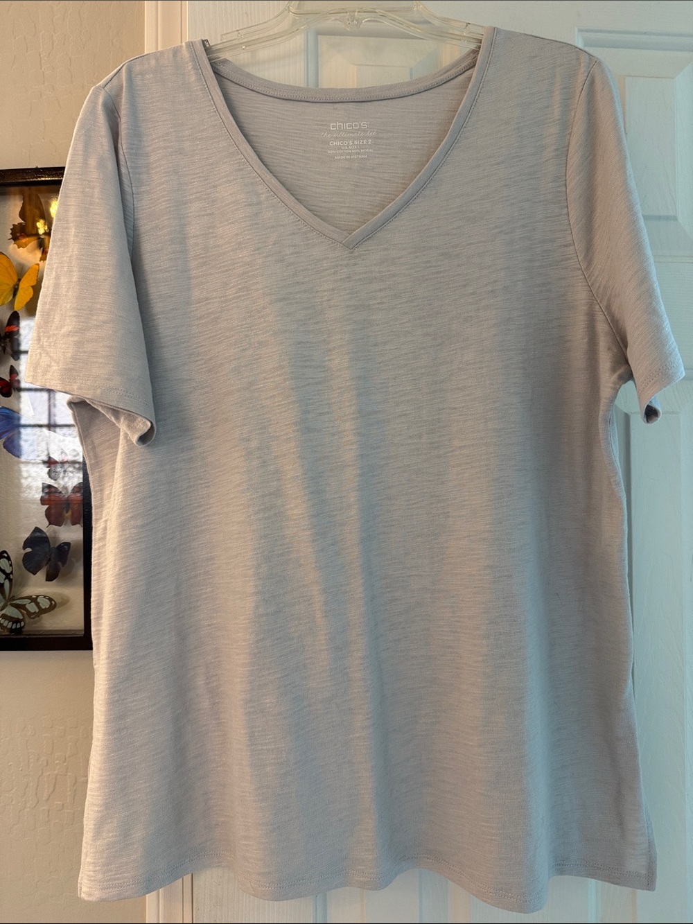 Chico's Women's Light Gray V-Neck Short Sleeve Shirt